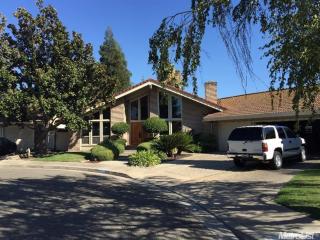 2600 Raleigh Ct, Turlock CA  95382-7007 exterior