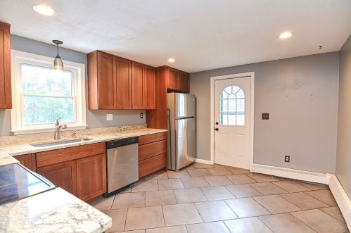 12 Olesen Rd, Derry NH 03038-4846 exterior