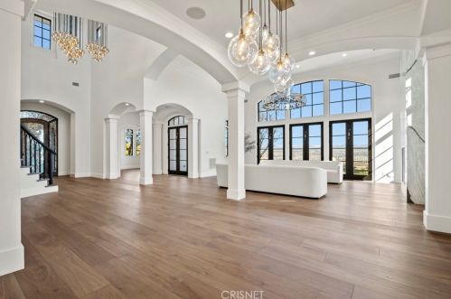 25682 Oak Meadow Dr, Santa Clarita CA  91381-0762 exterior