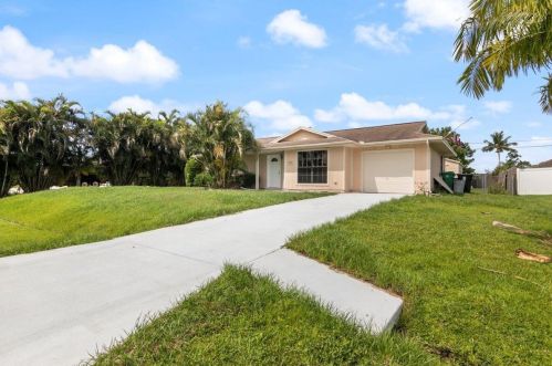 367 Ridgecrest Dr, Fort Pierce, FL 34953-7578
