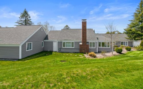 124 Hilltop Pl, New London NH  03257-5412 exterior