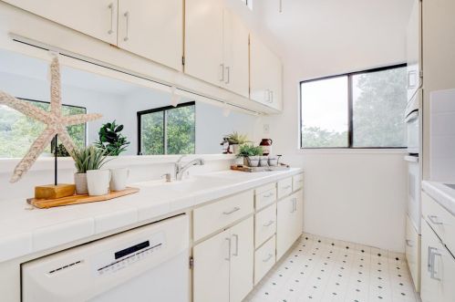 95 Colorados Dr, Millbrae CA  94030-2107 exterior