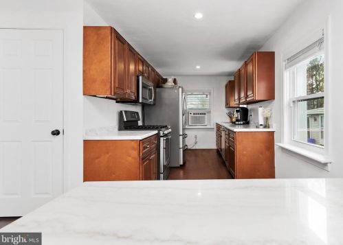 4561 Berkley St, Harrisburg PA 17109-4403 exterior