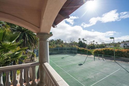 1129 Sugarbush Dr, Vista CA  92084-6605 exterior