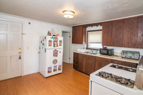 23 Bowers St, Nashua NH  03060-3904 exterior