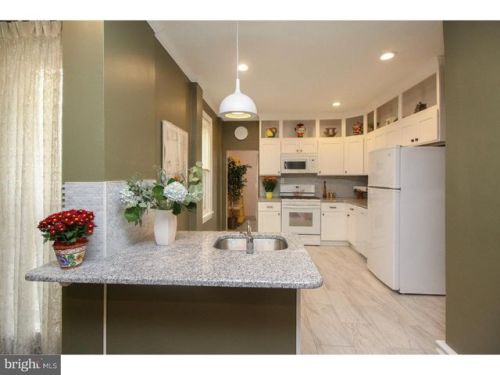 6547 Marsden St, Philadelphia, PA 19135-2708