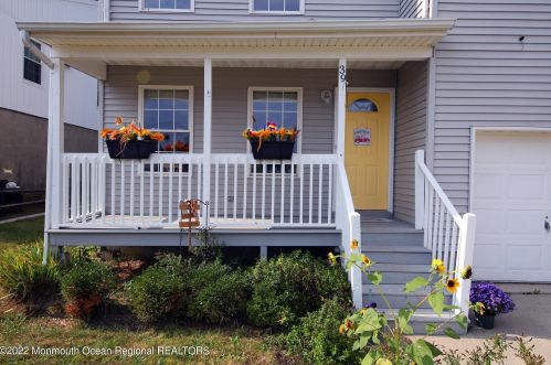 39 Shore Dr, Monmouth Hills NJ  07732-1027 exterior