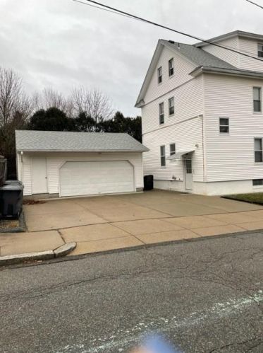 781 Academy Ave, Providence, RI 02908-2109