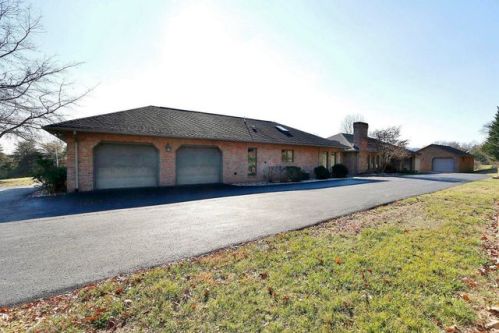 1249 Shawnee Trl, Troutville, VA 24175-6911
