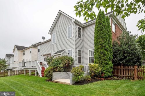 8701 Lords View Loop, Gainesville VA  20155-5806 exterior