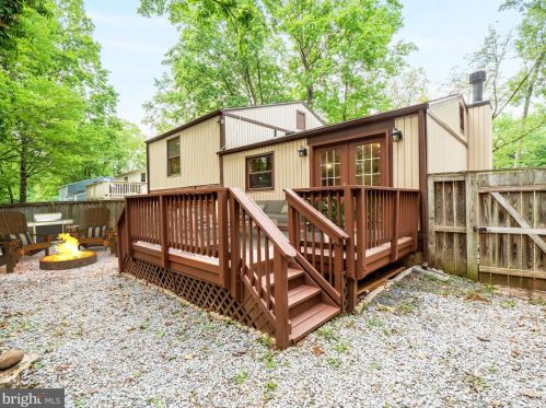 2268 Cocquina Dr, Herndon VA  20191-1140 exterior