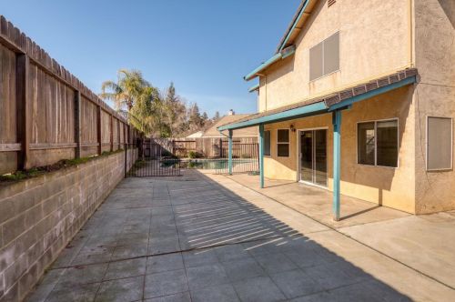 2836 Marsh Creek Ln, Riverbank CA  95367-3828 exterior