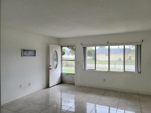 135 Penlynn Ave, Fort Pierce, FL 34983-1722
