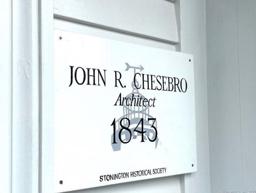 39 Gold St, Stonington, CT 06378-1231