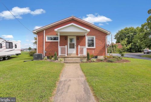 1 Arlington Dr, Dauberville, PA