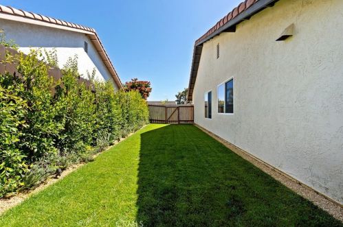 3108 Levante St, Carlsbad CA  92009-8332 exterior