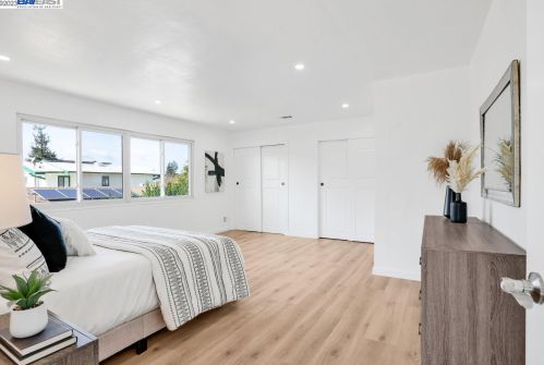 221 Cambridge Ave, San Leandro CA  94577-1825 exterior