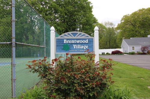 250 Brentwood Dr, Wallingford, CT 06492-4353