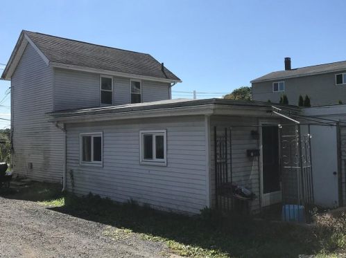 73 Pomfret St, Putnam, CT 06260-1804