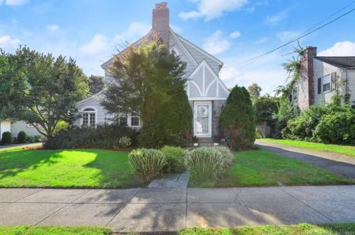 345 Lake Ave, Bridgeport, CT 06605-3516