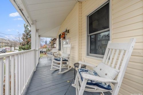 50 Totten Pl, Babylon NY  11702-2810 exterior