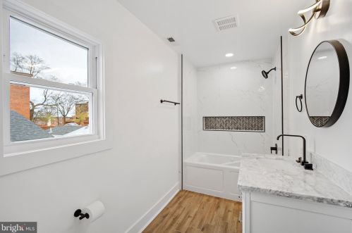 5010 Brooks St, Washington DC  20019-5318 exterior