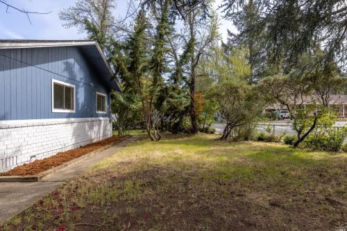 810 Walnut Ave, Ukiah CA  95482-3703 exterior