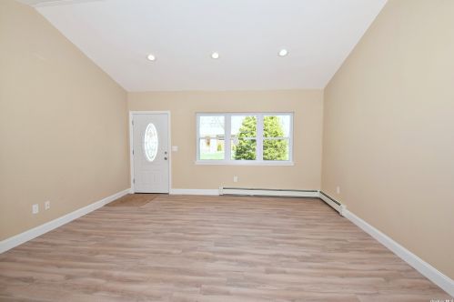 158 Altmar Ave, West Islip NY  11795-1118 exterior