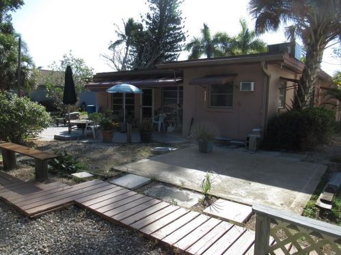 425 Donora Blvd, Fort Myers Beach, FL 33931-3607
