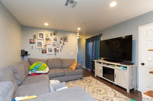 4156 Epsilon St, San Diego CA 92113-4305 exterior