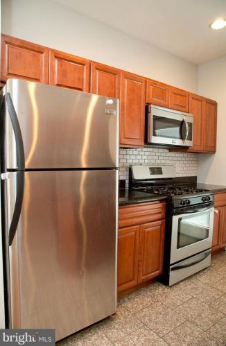 726 24 St, Philadelphia PA 19146-2540 exterior