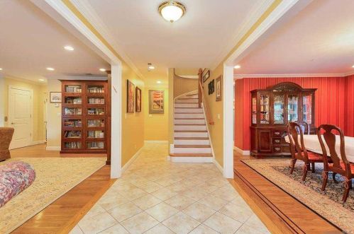 12 Spruce Pl, Great Neck, NY 11021-1904
