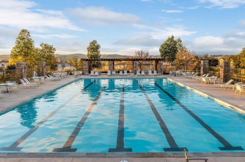 1050 Straightaway Ct, Oceanside CA  92057-1949 exterior