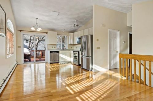 105 Nepaug Rd, South Kingstown RI  02882-2303 exterior