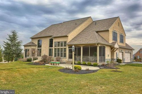 101 Hunt Ct, Hummelstown, PA 17036-9267