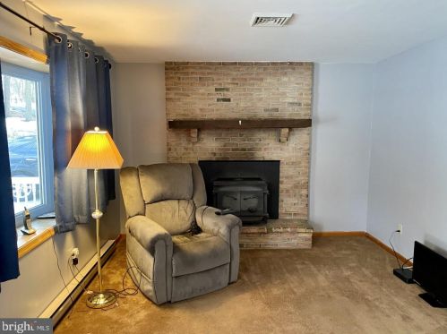 587 Seltzer Rd, Primrose, PA 17901-8754