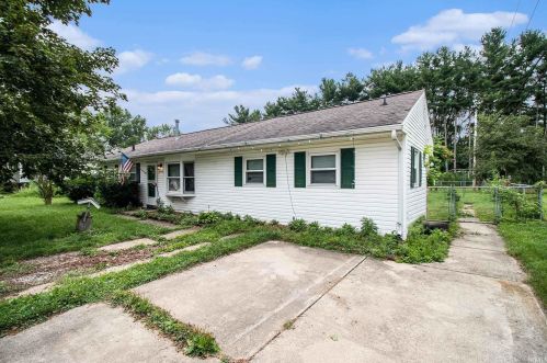 52362 Filbert Rd, Granger, IN 46530-9455