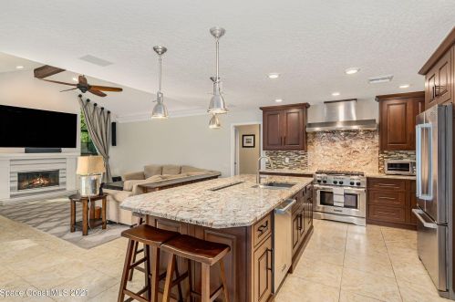 3881 Beechgrove Rd, Melbourne, FL 32934-8543