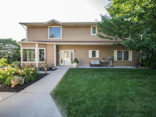 3249 Sylvester Dr, Chenequa WI  53029-9351 exterior