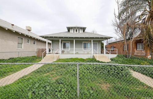 608 Lake St, Bakersfield, CA 93305-4336