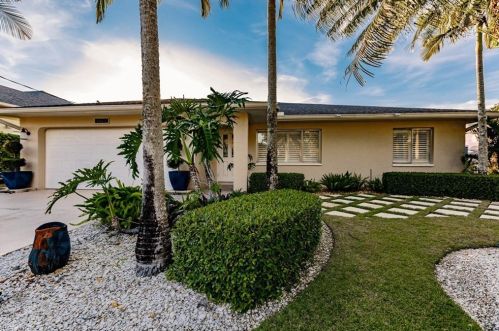 27289 Galleon Dr, Bonita Springs, FL 34135-4442
