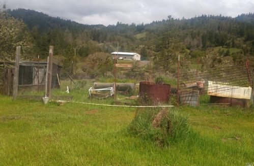 5480 Canyon Rd, Willits CA  95490-9242 exterior