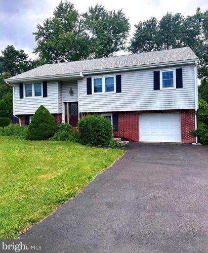 515 Vaughn Rd, Limerick, PA 19468-2650