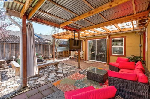 445 Parkwood Dr, Manteca CA  95336-2848 exterior