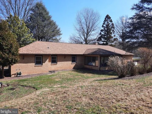 838 Kiehl Dr, Lemoyne PA  17043-1205 exterior