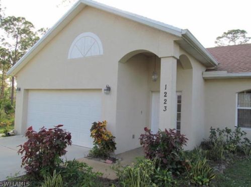 1223 Lake Ave, Lehigh Acres, FL 33972-2109