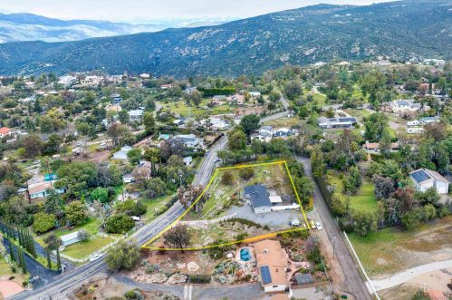 2855 Victoria Dr, Alpine CA  91901-3669 exterior