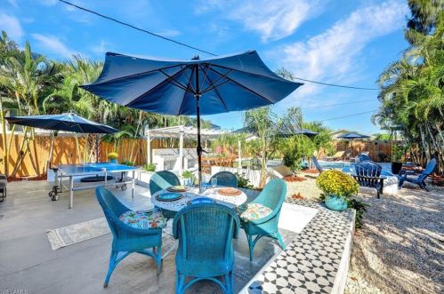 821 91 Ave, Naples FL 34108-2426 exterior