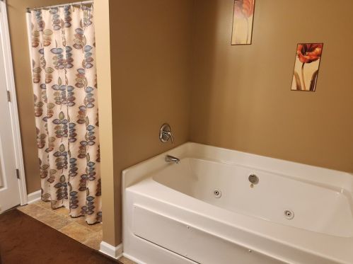 617 Whispering Pines Dr, Gibsonia PA  15044-7854 exterior