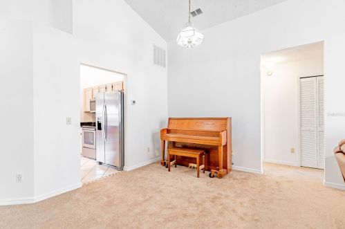 2772 Delcrest Dr, Orlando FL  32817-2668 exterior